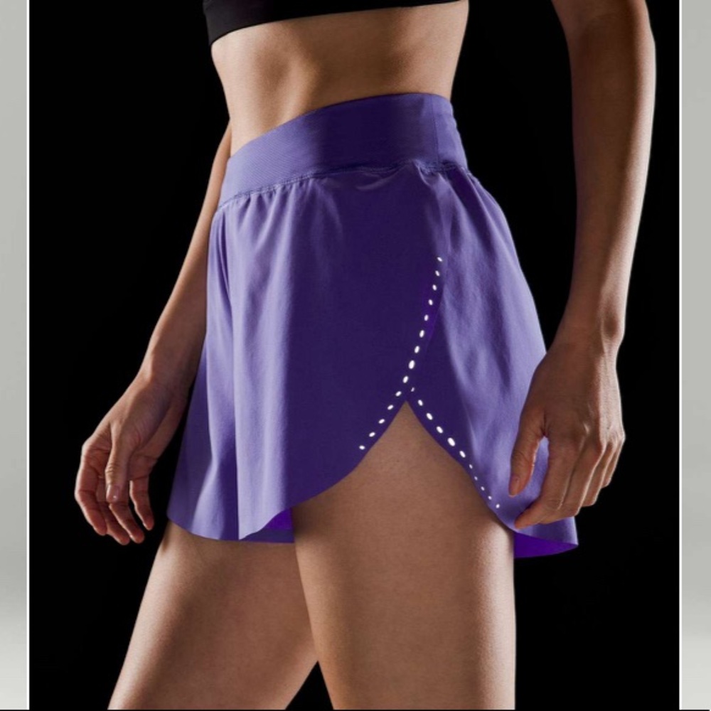 RARE lululemon find your pace shorts (size 6/charged indigo)
